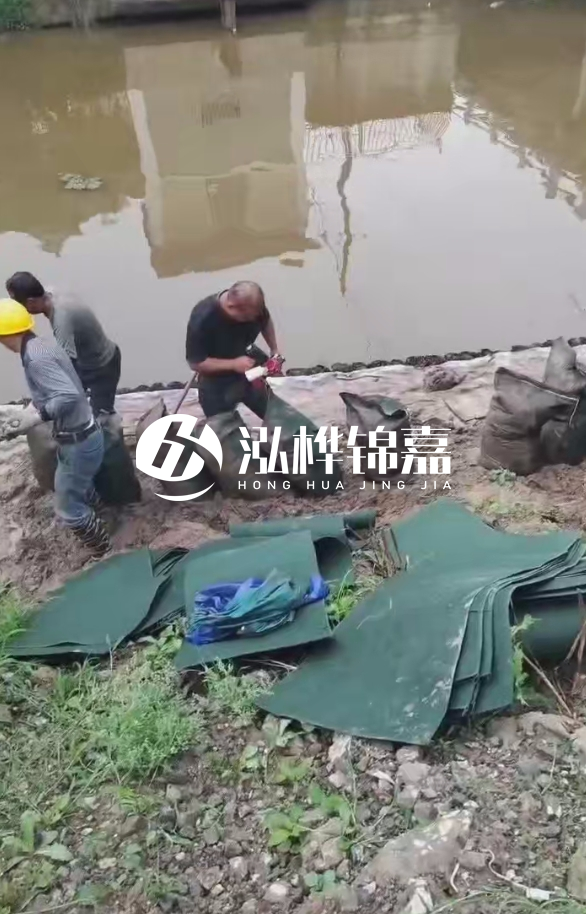 鄭州專業(yè)挖機打木樁-地基加固中挖機打木樁的優(yōu)勢?