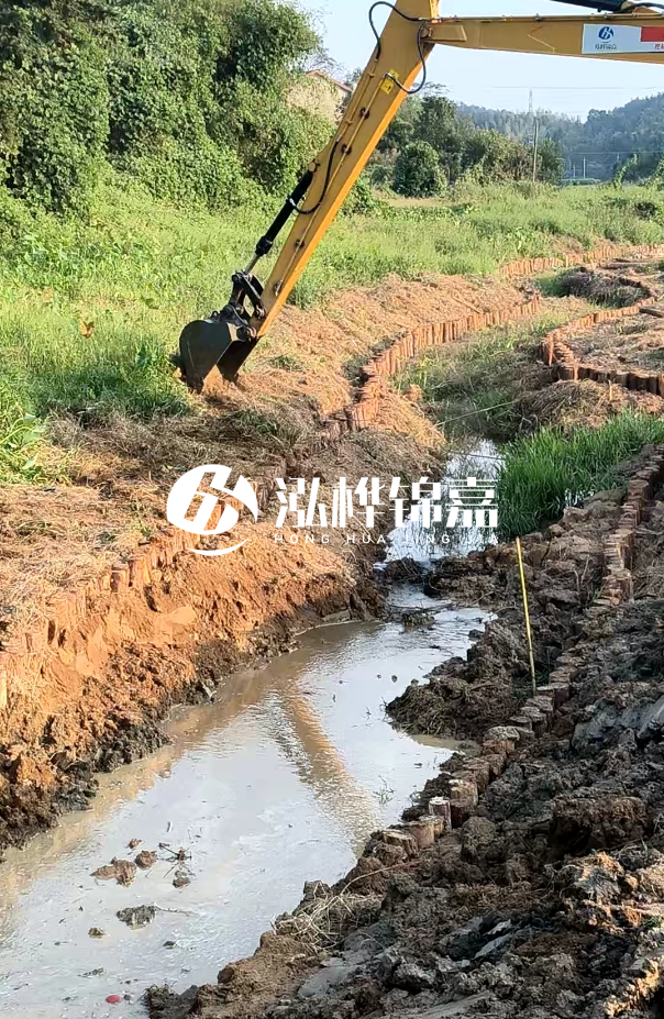 十堰河道清淤專業(yè)施工-打完松木樁后清理淤泥費(fèi)用高不高?