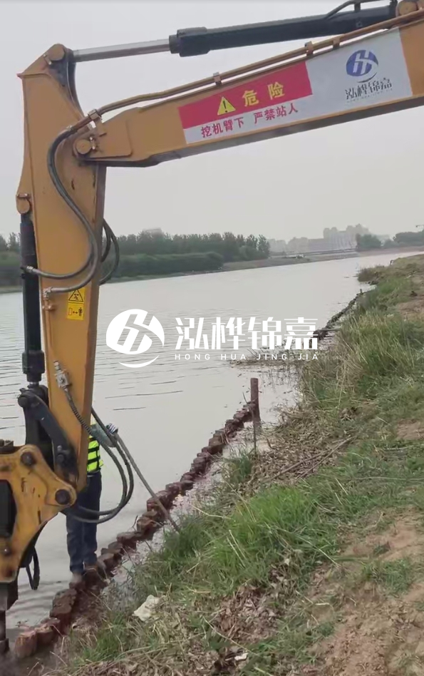 防汛木樁為什么要選擇松木?防汛木樁一根的價(jià)格是多少?