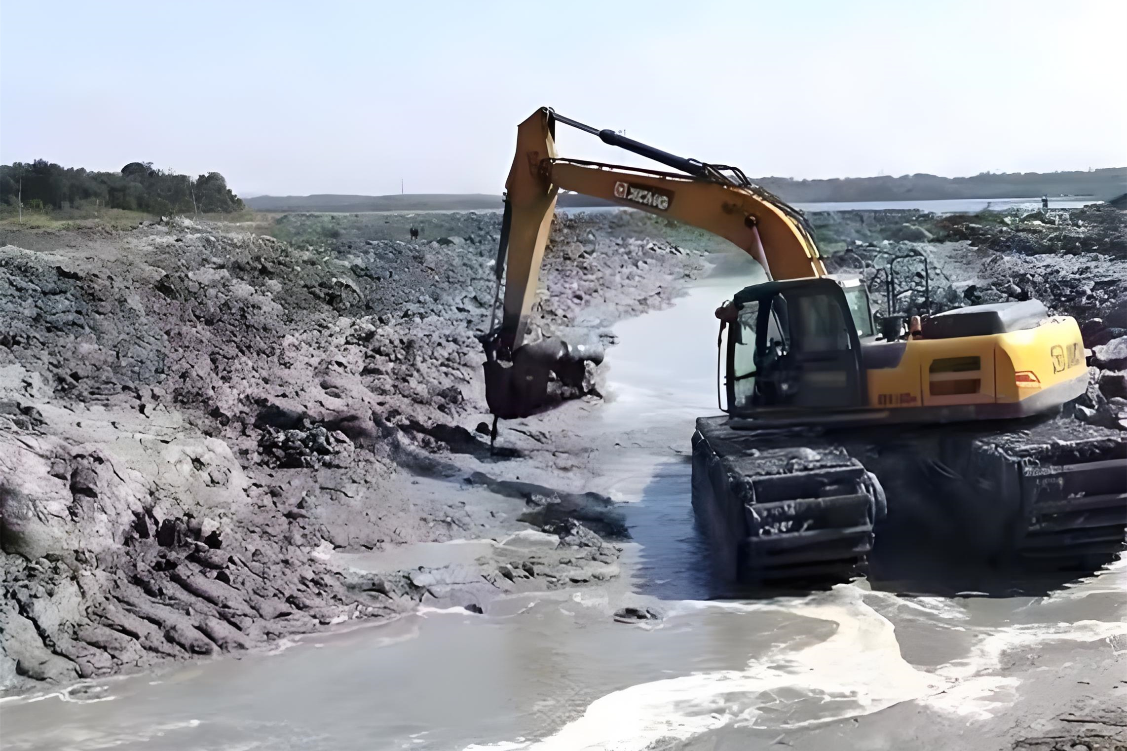 安徽水挖清淤團(tuán)隊(duì)泓樺錦嘉-挖機(jī)怎么清理魚塘淤泥?