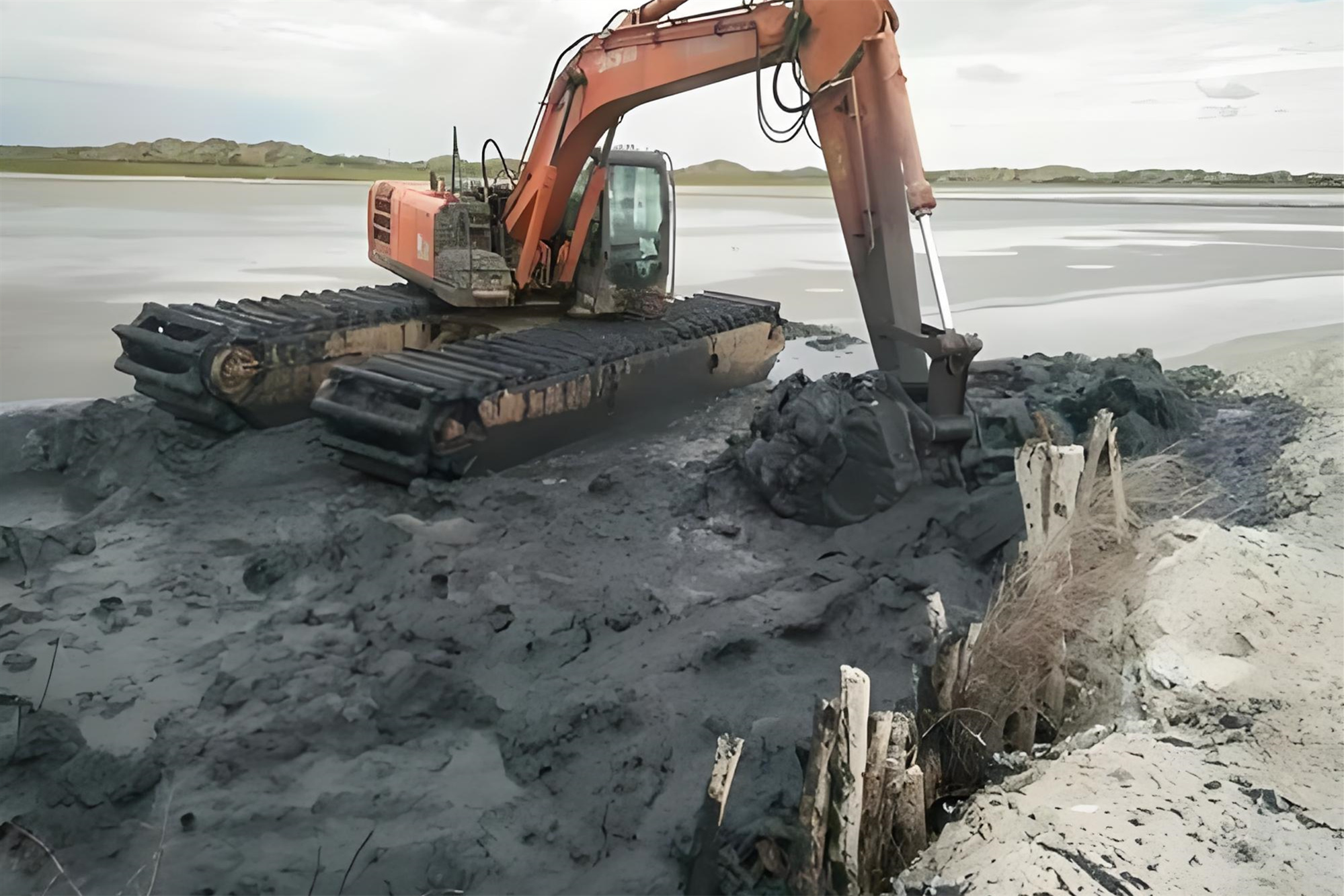 北京昌平區水上挖機清淤隊-挖機清淤效率受哪些因素影響？